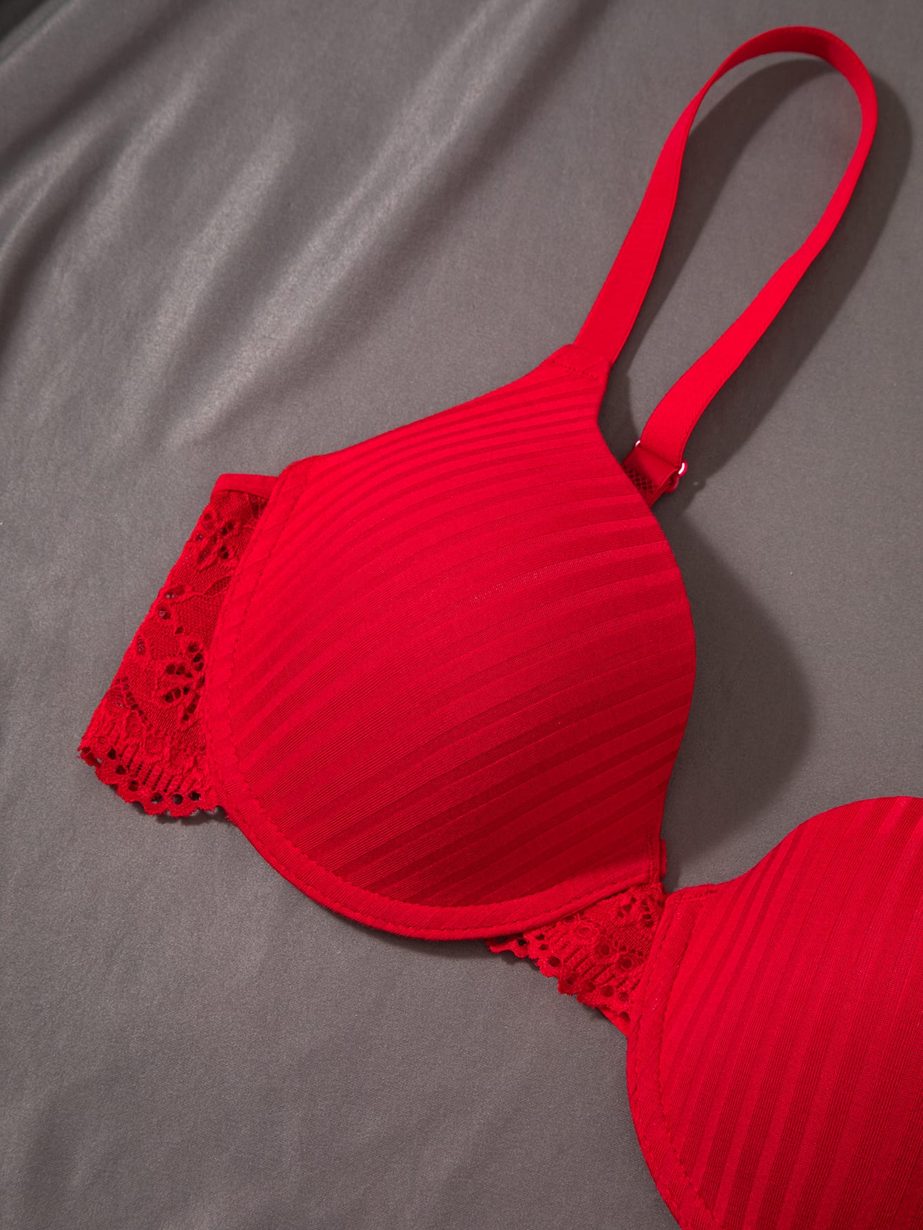 3-piece set of women's lace underwire bras