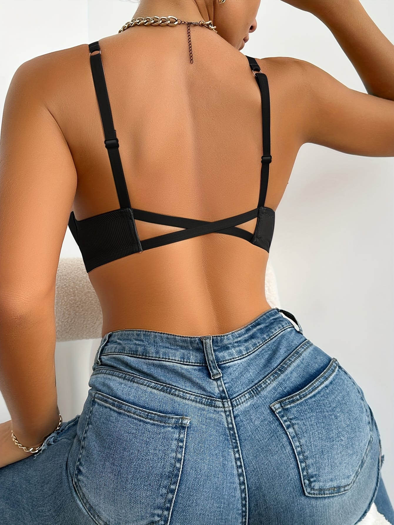 Threaded front buckle underwire bra